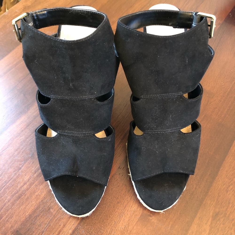 NWOT Apt. 9 Women’s black suede wedges - 9.5